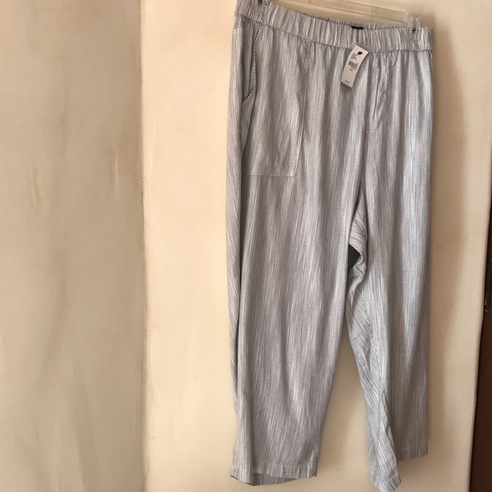 Crop pants so very supper soft size 26/28